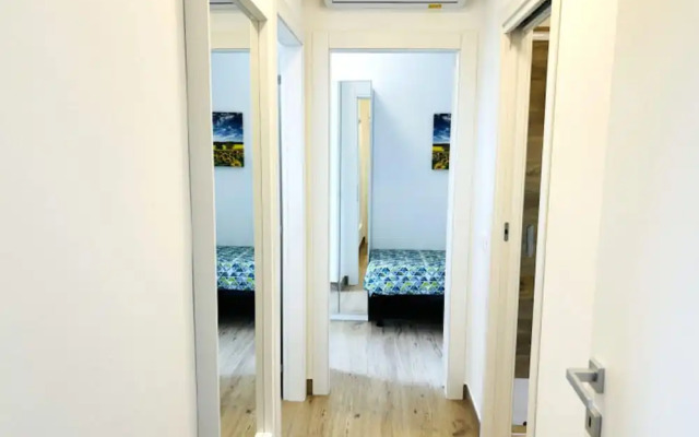 Comfy Apartment With Terrace by Beahostrentals