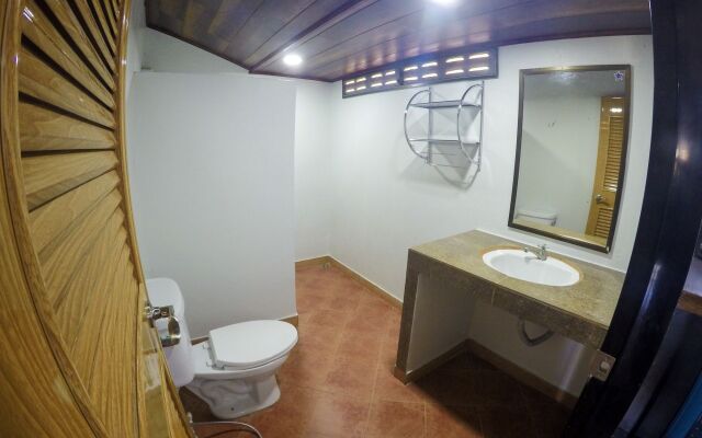 Lanta Mermaid Beachfront Resort