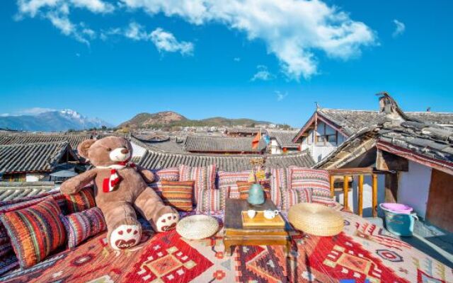 Lijiang pure sunshine · panoramic view of the ancient city and snow mountain