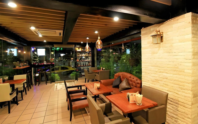 Watana Hotel