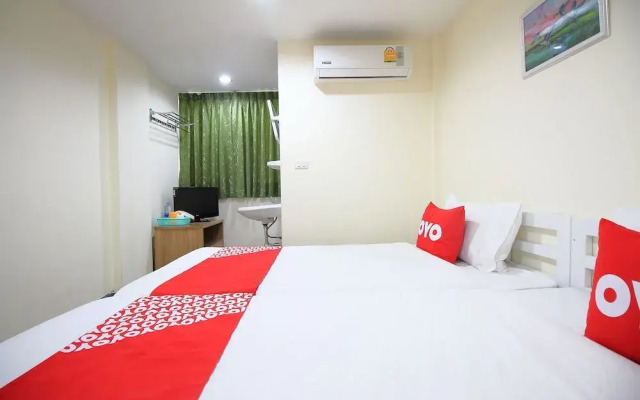 OYO 439 Bed and Bus Hotel