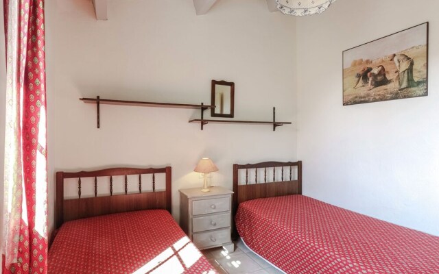 Classy Holiday Home With Swimming Pool, Bbq, Terrace, Garden