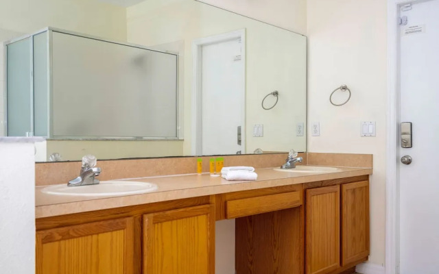 Amazing 6 Bedrooms With Pool