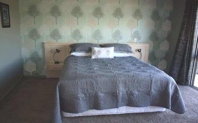 Redvale Ridge B&B