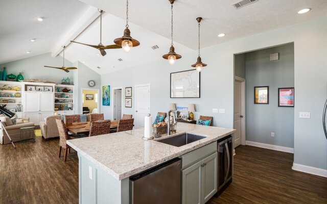 Sweetsol 4 Bedroom Home by RedAwning