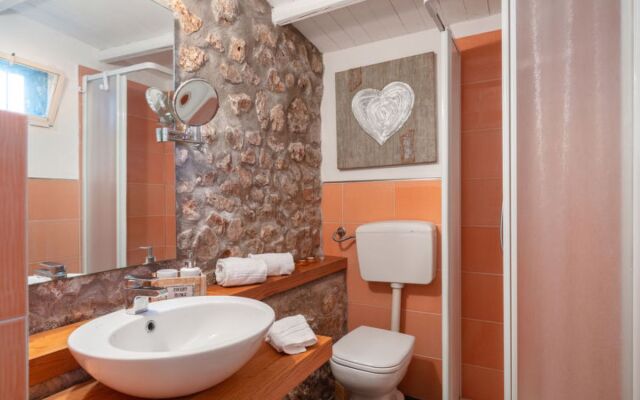 Nicole con Dependance