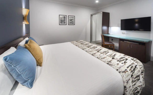 Hyde Park Inn Hotel
