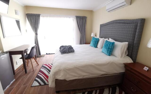 Lucolo Palace B&B - East London