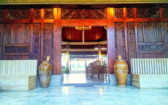 Nipuri Hotel