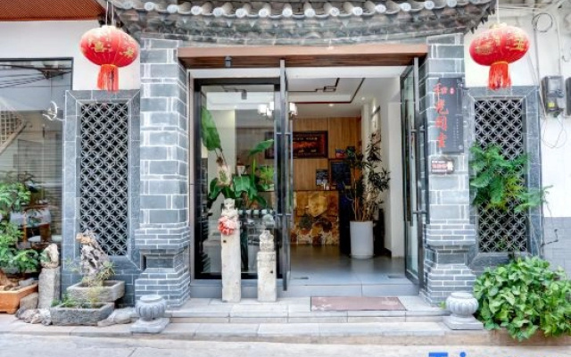 Heguang Tongchen Inn (Jianshui Ancient City Huancuilou Store)