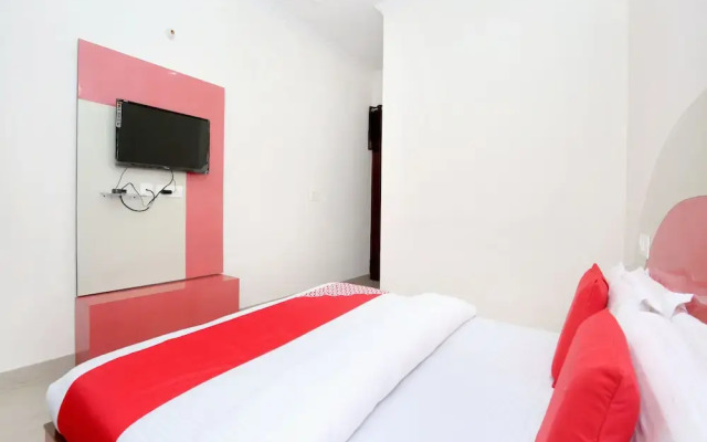 OYO 12025 Hotel Kamal Palace