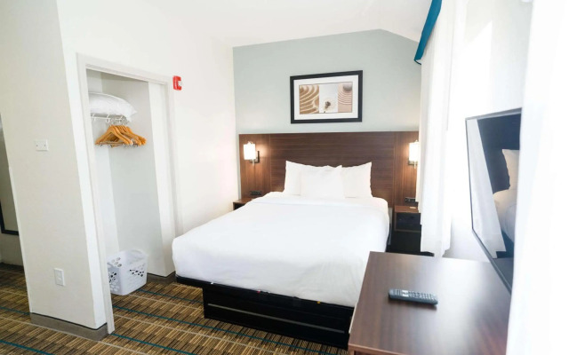 Mainstay Suites Knoxville Airport