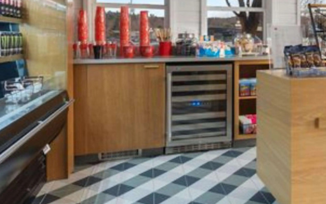 Cherry Tree Inn & Suites