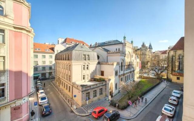 Spacious And Bright Apartment Dusni 13