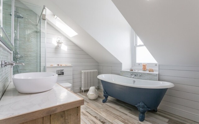 Priory Road West By Onefinestay