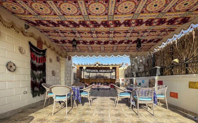 Atlantis pyramids Inn new