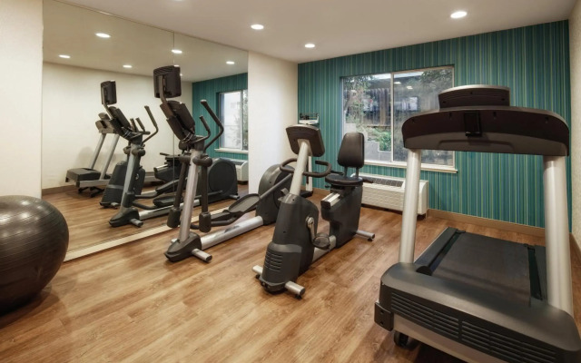 Holiday Inn Express Suites Belmont by IHG