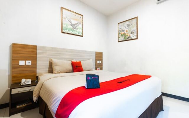 Reddoorz Plus Near Karebosi Area 3