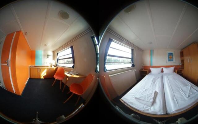 Eastern & Western Comfort Hostelboat