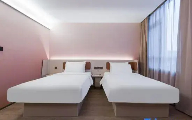 HanTing Hotel (Qingdao Huangdao Wanda Plaza)