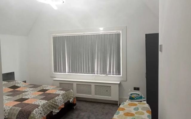Remarkable 2-bed Penthouse in Wolverhampton