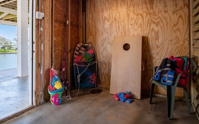 Bolivar Slam 3 Bedroom Home by RedAwning