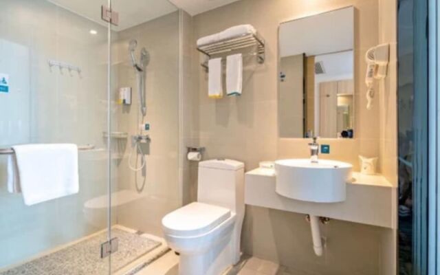 CC INN Guangzhou RenHe Station