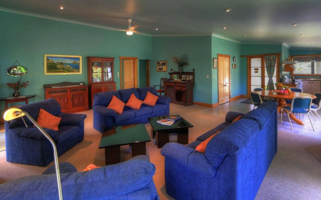Trade Winds Country Cottages – Guest Rooms – Burnt Pine
