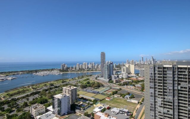 Spacious 3 Bedroom Apartment on the 39th Floor With Pool