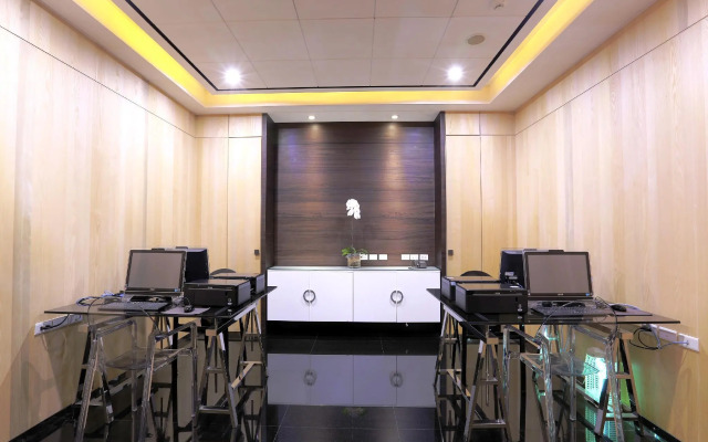 Royal Group Hotel Ho Yi Branch