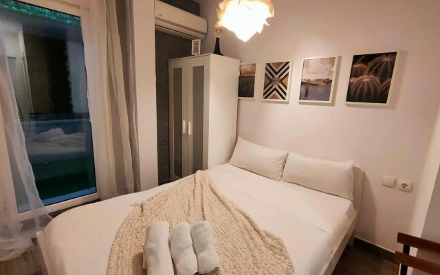 Pequeño Alojamiento con Mini Piscina - NO climatizada