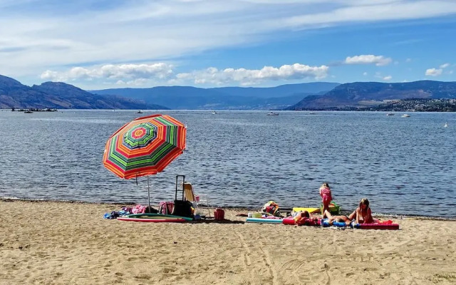 Boyce-Gyro Beach Bed and Breakfast