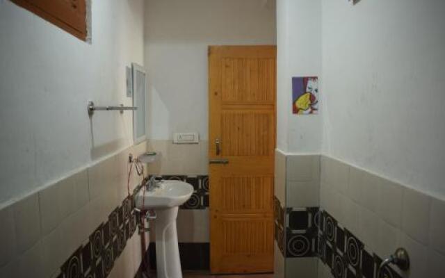 Bro's Backpacker's Fraternity House