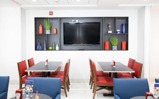 Holiday Inn Express & Suites Knoxville-Farragut, an IHG Hotel