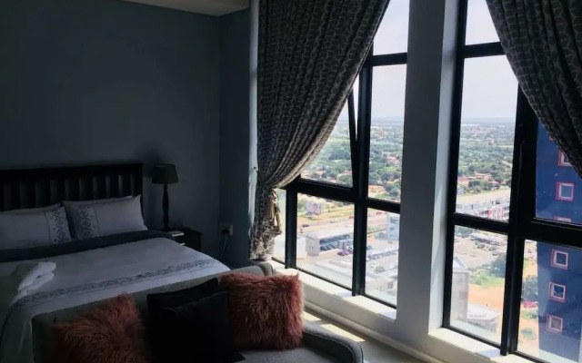 Pat Luxurious Studio