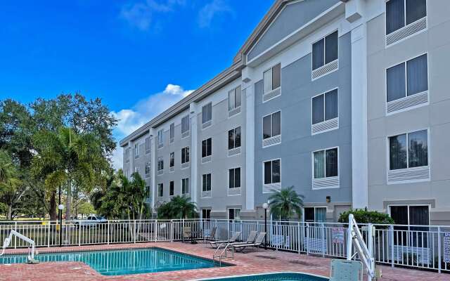 Comfort Inn & Suites Sarasota I75