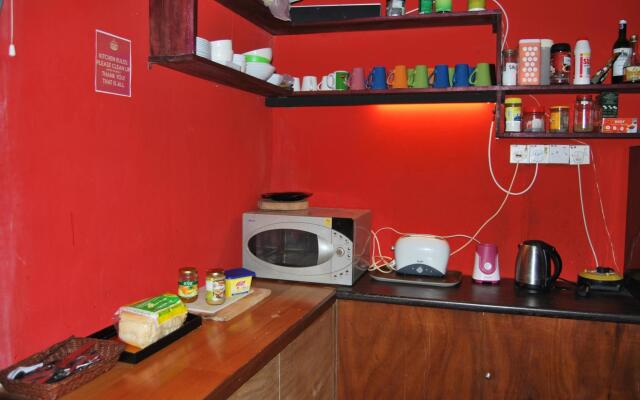 Borneo Seahare Guesthouse - Hostel