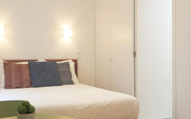 Chiado modern apt with ac elevator green terrace