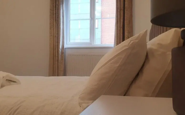 Piccadilly wharf suite