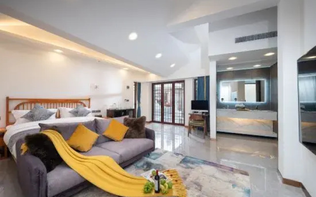 Xinzhu Light and Shadow Designer's Light Luxury Guesthouse