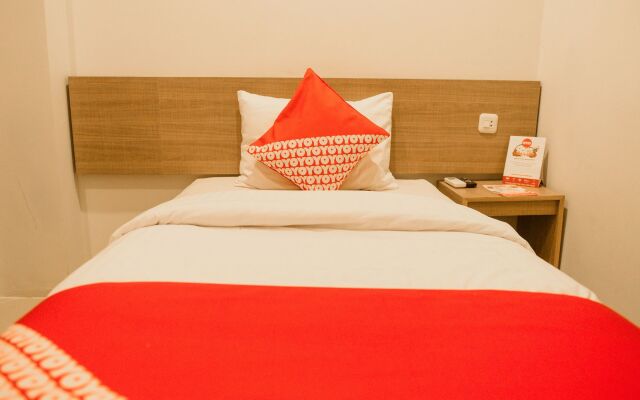 OYO 178 Denata B&B