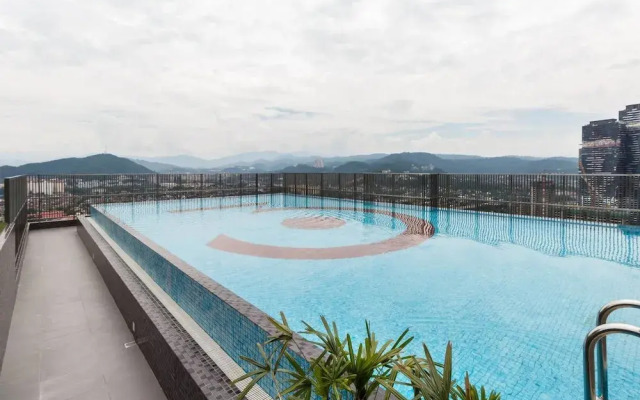 Bright and Comfy Studio 10 Minutes From Klcc