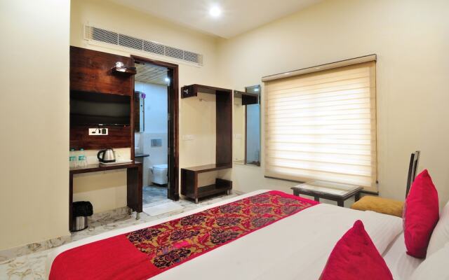 Vaccinated Staff- Capital O 43116 Hotel Grand