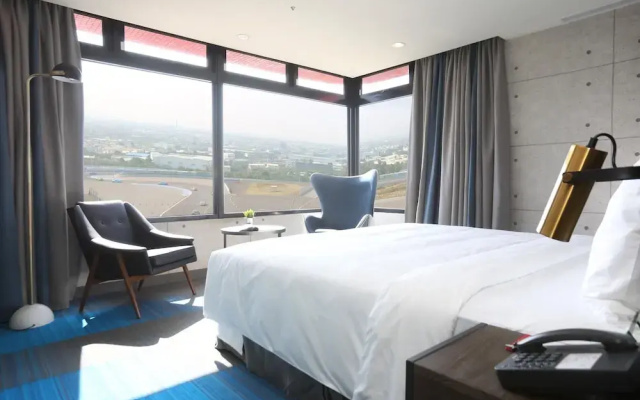 T11 T12 Hotel