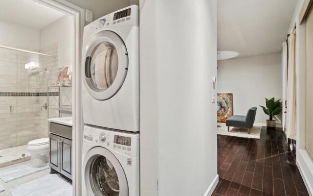 Hollys Parkside Haven- Guest House Included