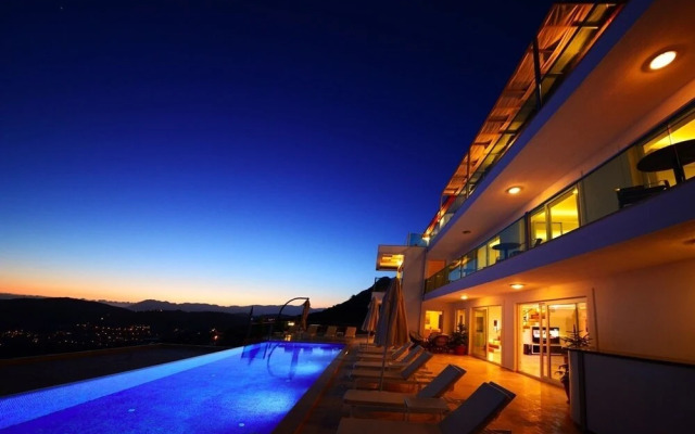 Villa Montana by Akdenizvillam