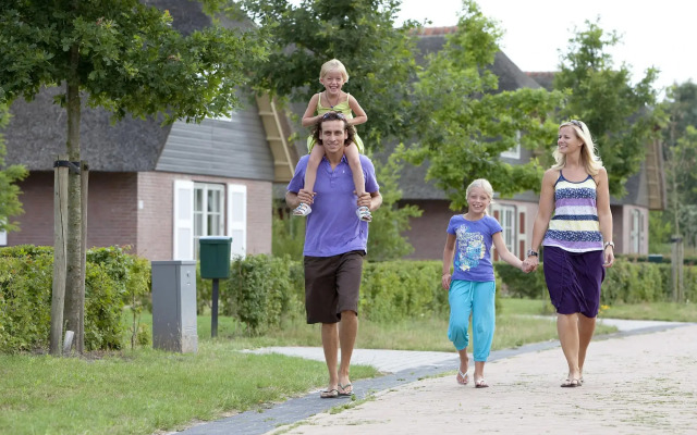 Thatched Villa With Dishwasher Near Appelscha
