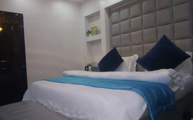 Kings & Queens Hotel