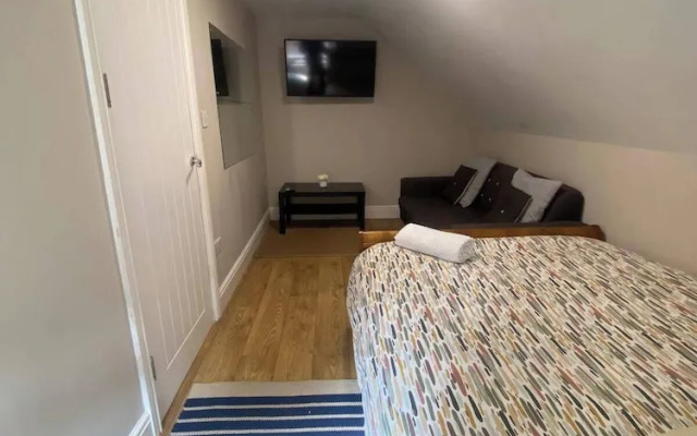 Cosy London Home With 2 Bedrooms