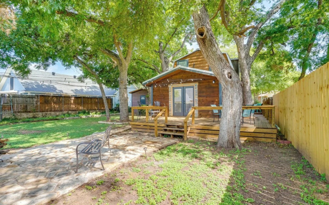 Pet-friendly Granbury Home w/ Yard, Near Downtown!